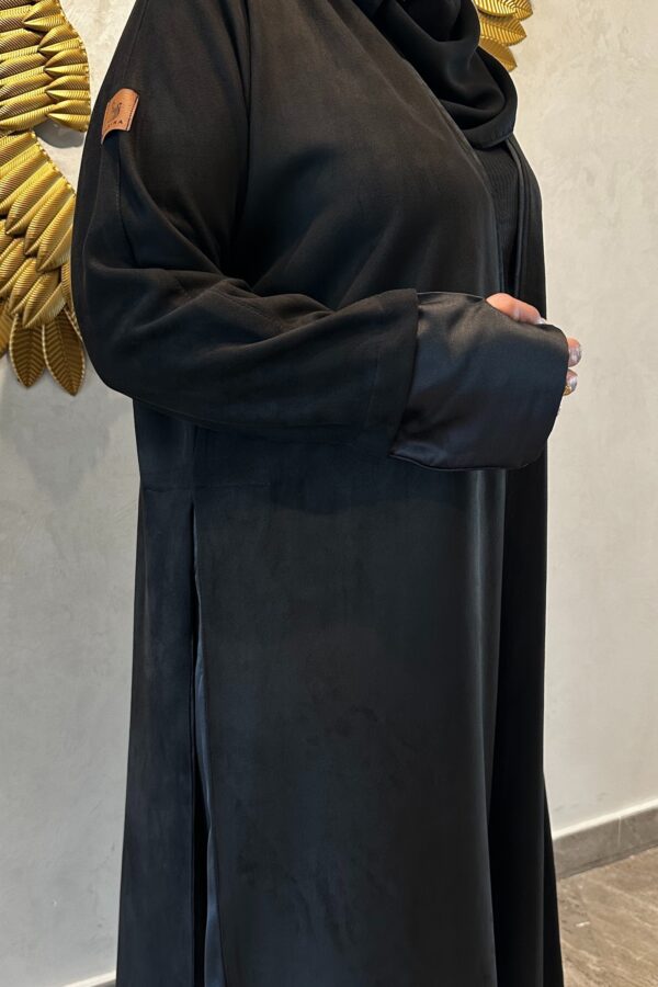 ⁦عباية شامواه ربع كلوش محدده اسود و بأكمام معصم⁩ - الصورة ⁦6⁩