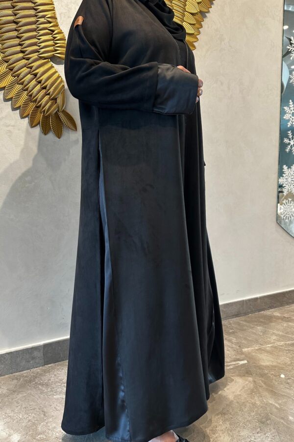 ⁦عباية شامواه ربع كلوش محدده اسود و بأكمام معصم⁩ - الصورة ⁦7⁩