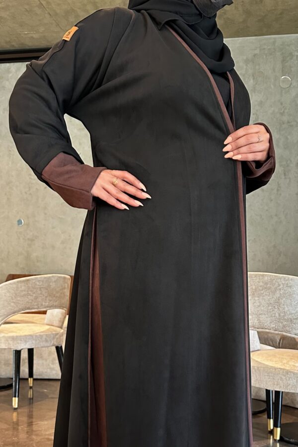 ⁦عباية شامواه ربع كلوش محدده ببني و بأكمام معصم⁩ - الصورة ⁦2⁩
