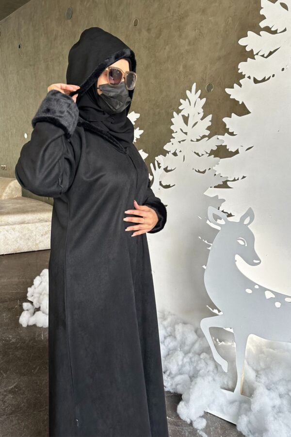 ⁦عباية قبوع فروة اسود شامواه شتوية⁩ - الصورة ⁦3⁩