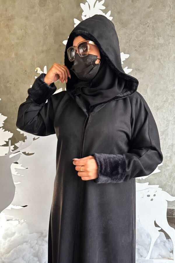 ⁦عباية قبوع فروة اسود شامواه شتوية⁩ - الصورة ⁦5⁩
