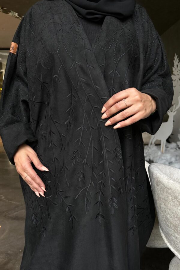 ⁦عباية نص بشت شمواه شتوي بتطرير اسود على الاكتاف بشكل جذور شجره⁩ - الصورة ⁦7⁩