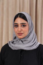 ⁦طرحه رمادي لنن⁩ - الصورة ⁦2⁩