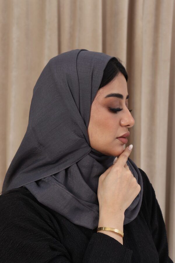 ⁦طرحه رمادي غامق لنن⁩ - الصورة ⁦4⁩