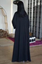 عباية كلوش بكسر من خلف و محدد بفصوص اسود