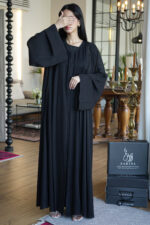 ⁦عباية كلوش بكسرات من الامام والخلف محدد بفصوص⁩ - الصورة ⁦6⁩