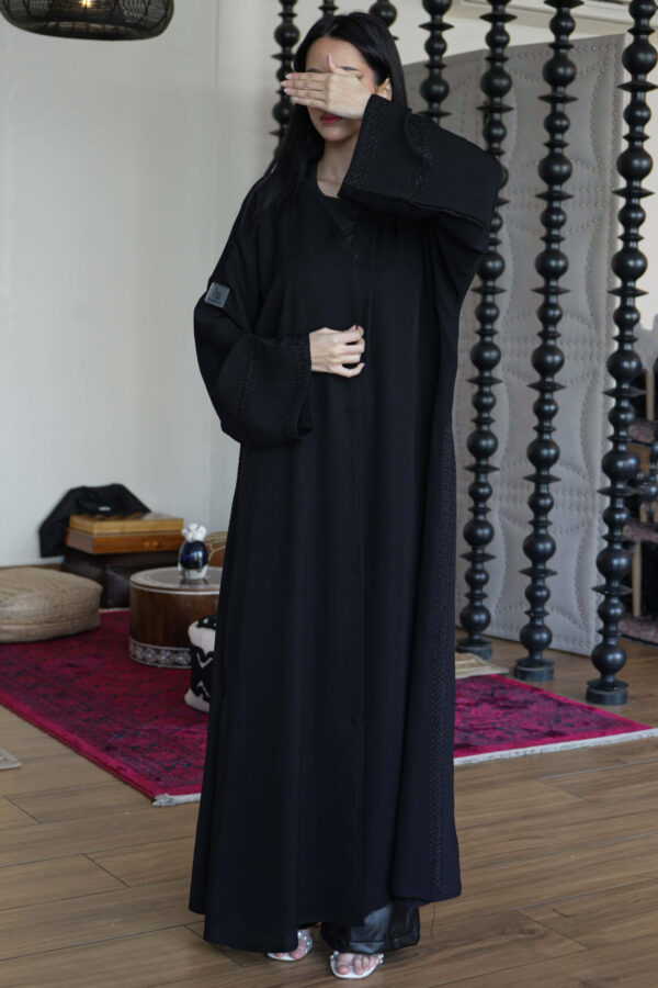 ⁦عباية كلوش بتطريز خيوط مخفي من اجناب⁩ - الصورة ⁦2⁩