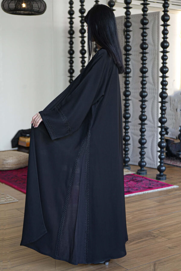 ⁦عباية كلوش بتطريز خيوط مخفي من اجناب⁩ - الصورة ⁦3⁩