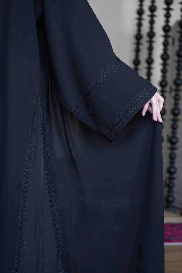 ⁦عباية كلوش بتطريز خيوط مخفي من اجناب⁩ - الصورة ⁦8⁩