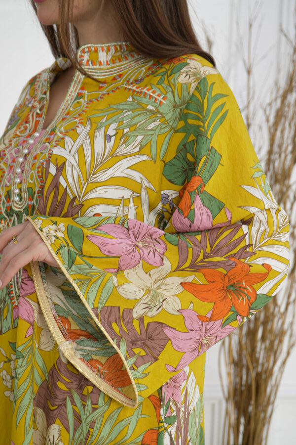 ⁦جلابيه اصفر مشجره بلولو من امام⁩ - الصورة ⁦3⁩