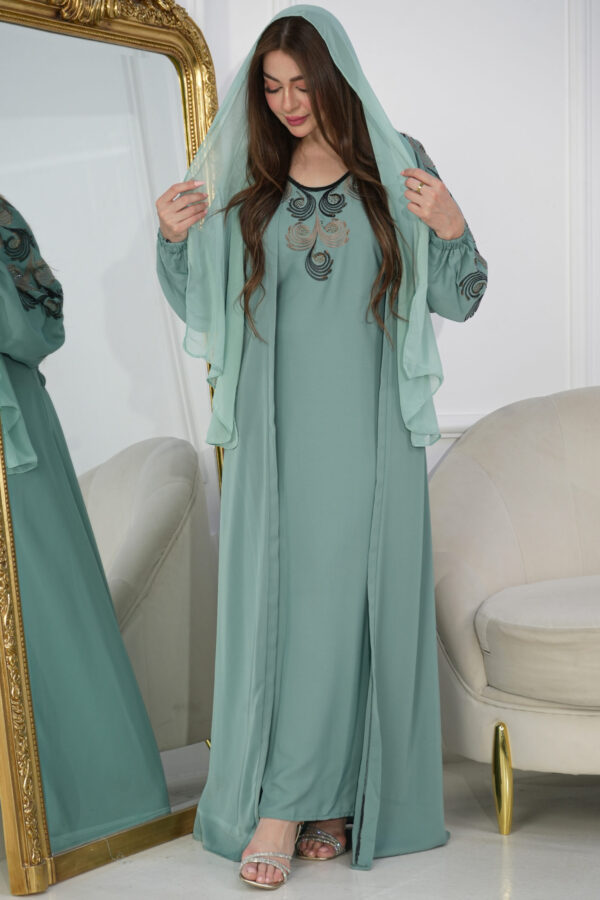 ⁦جلابيه تيفاني بطبقه داخليه و تطريز من الصدر ممتده على اكتاف⁩ - الصورة ⁦5⁩