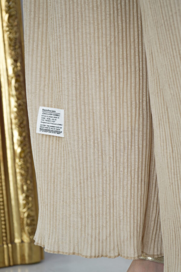 ⁦طقم كاجوال بيج تتكون من قطعتين بأكمام قصيرة وبنطلون طويل⁩ - الصورة ⁦5⁩