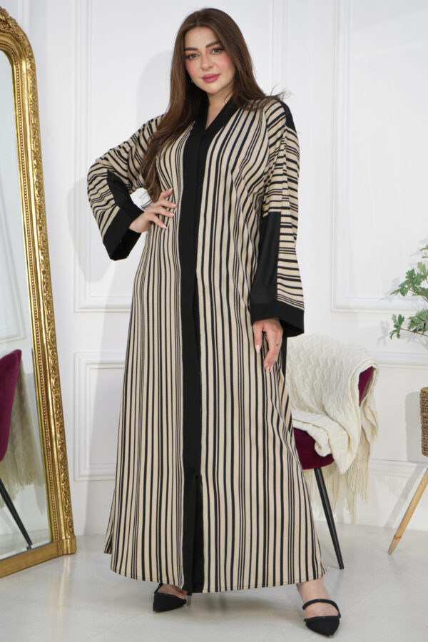 ⁦عبايه ساده قماش جاكار مخطط ببيج واسود⁩ - الصورة ⁦6⁩