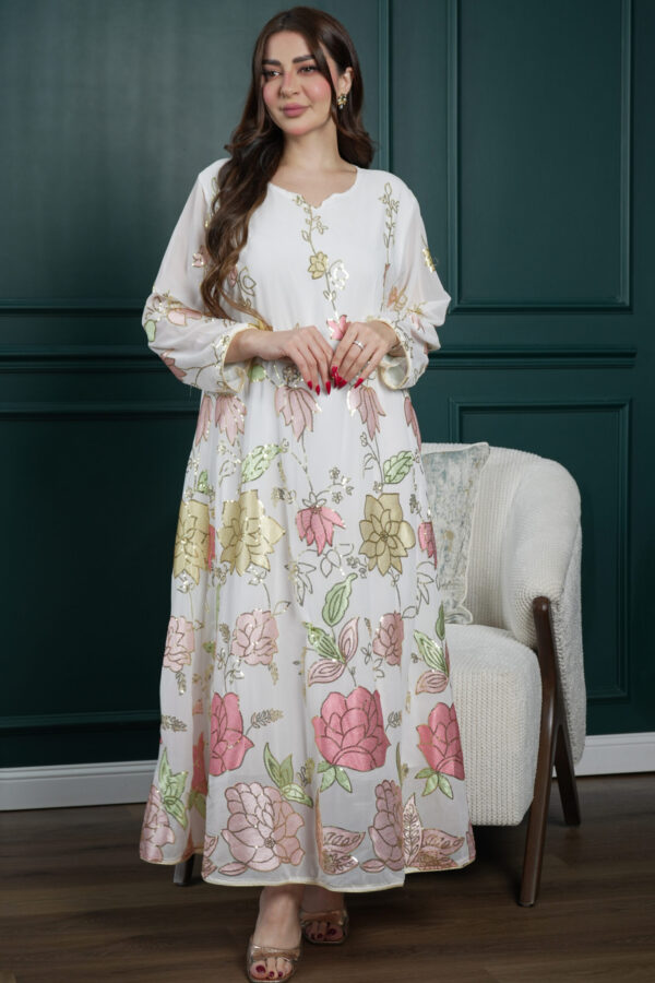 ⁦جلابيه ابيض بترتر كامل على شكل ورود⁩ - الصورة ⁦4⁩