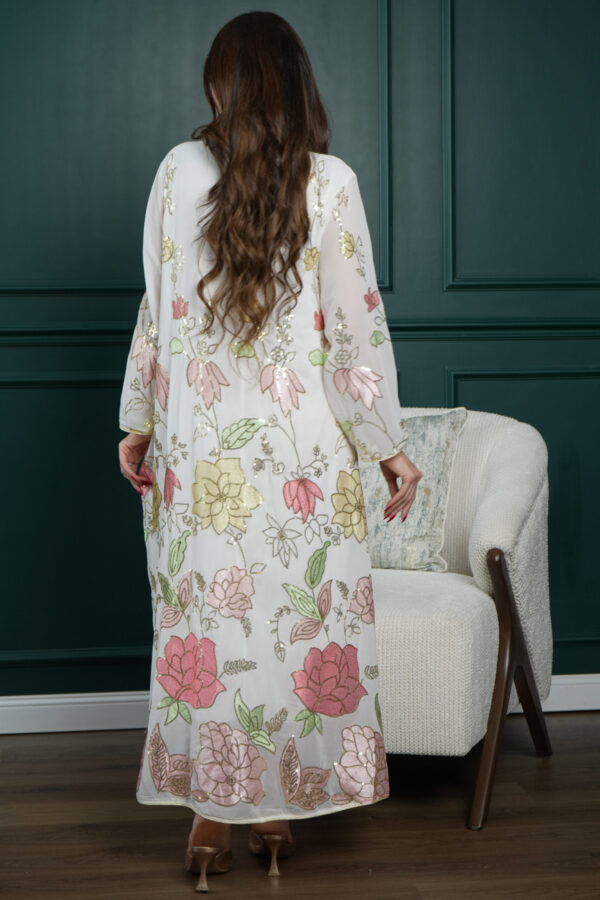 ⁦جلابيه ابيض بترتر كامل على شكل ورود⁩ - الصورة ⁦7⁩