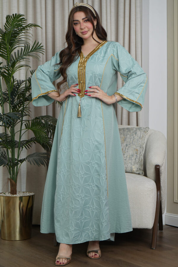 ⁦جلابيه جاكار بشريط شك ذهبي من امام⁩ - الصورة ⁦2⁩