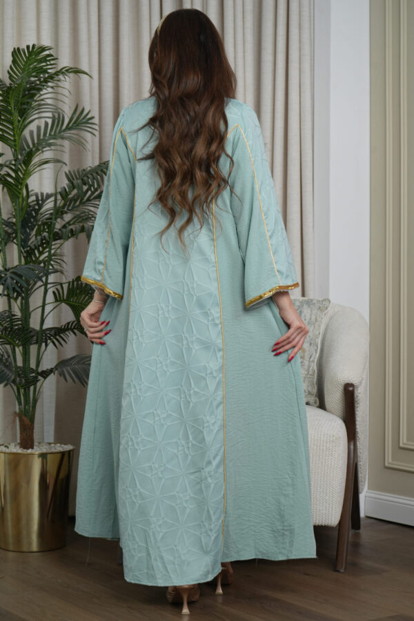 ⁦جلابيه جاكار بشريط شك ذهبي من امام⁩ - الصورة ⁦3⁩