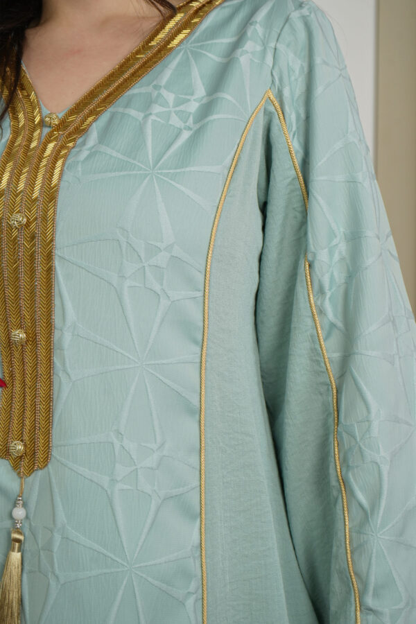 ⁦جلابيه جاكار بشريط شك ذهبي من امام⁩ - الصورة ⁦6⁩