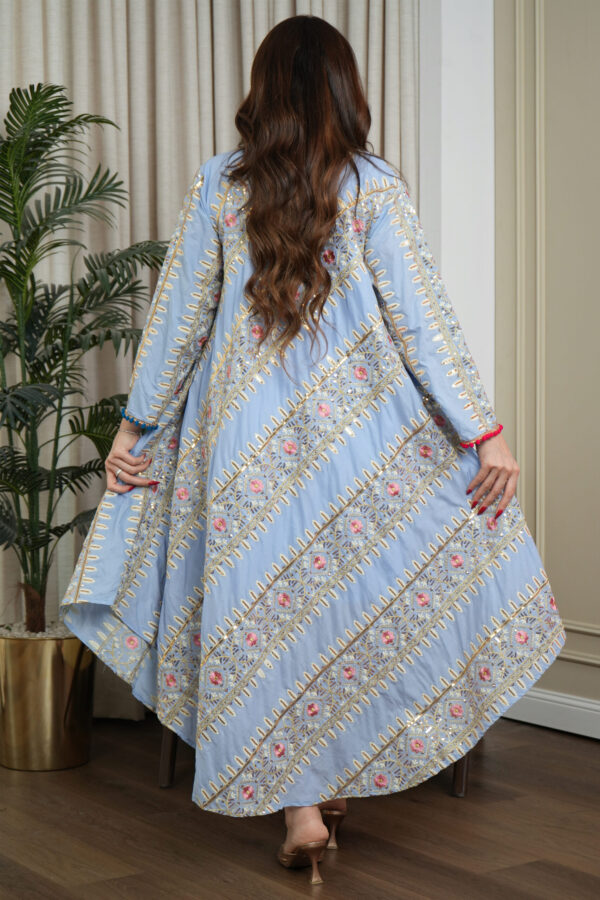 ⁦جلابيه سماوي بترتر على شكل خطوط⁩ - الصورة ⁦4⁩