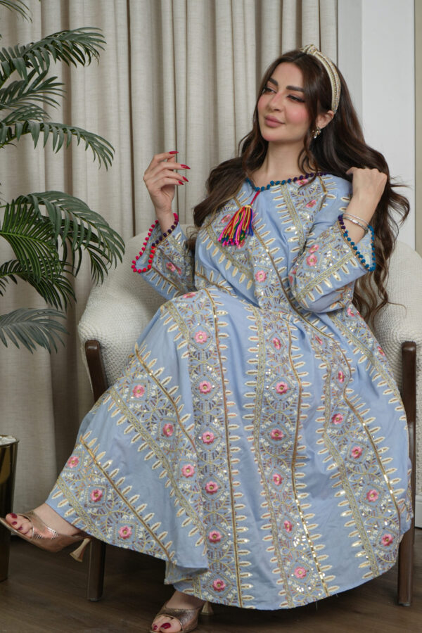 ⁦جلابيه سماوي بترتر على شكل خطوط⁩ - الصورة ⁦6⁩