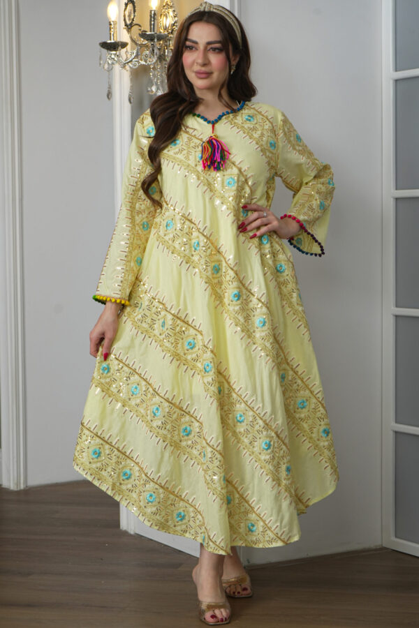 ⁦جلابيه اصفر بترتر على شكل خطوط⁩ - الصورة ⁦8⁩