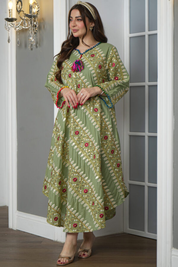 ⁦جلابيه اخضر بترتر على شكل خطوط⁩ - الصورة ⁦7⁩