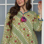 جلابيه اخضر بترتر على شكل خطوط