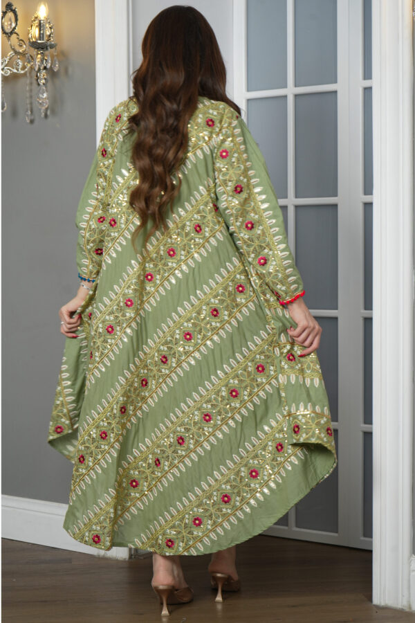 ⁦جلابيه اخضر بترتر على شكل خطوط⁩ - الصورة ⁦4⁩