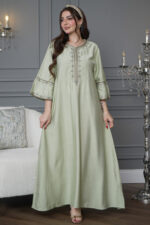 ⁦جلابيه تيفاني عمليه مطرز ببني من حلق و بدايه الكم⁩ - الصورة ⁦2⁩