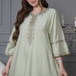 جلابيه تيفاني عمليه مطرز ببني من حلق و بدايه الكم