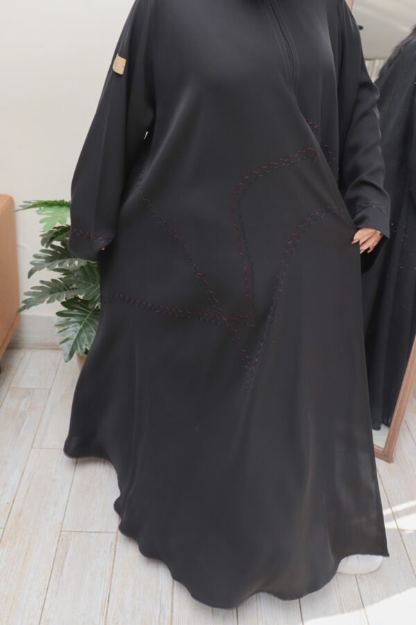 ⁦عباية كلوش منسوجة بقماش نواعم مطرزه بخيوط مخفى⁩ - الصورة ⁦5⁩