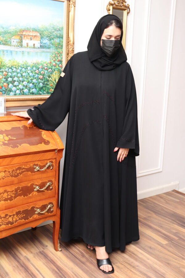 ⁦عباية كلوش منسوجة بقماش نواعم مطرزه بخيوط مخفى⁩ - الصورة ⁦4⁩