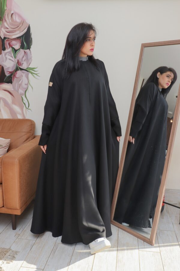 ⁦عباية كلوش منسوجة بقماش منى ميد⁩ - الصورة ⁦4⁩