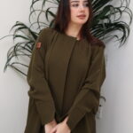 عبايه زيتي ناعمة بكسرة من الخلف