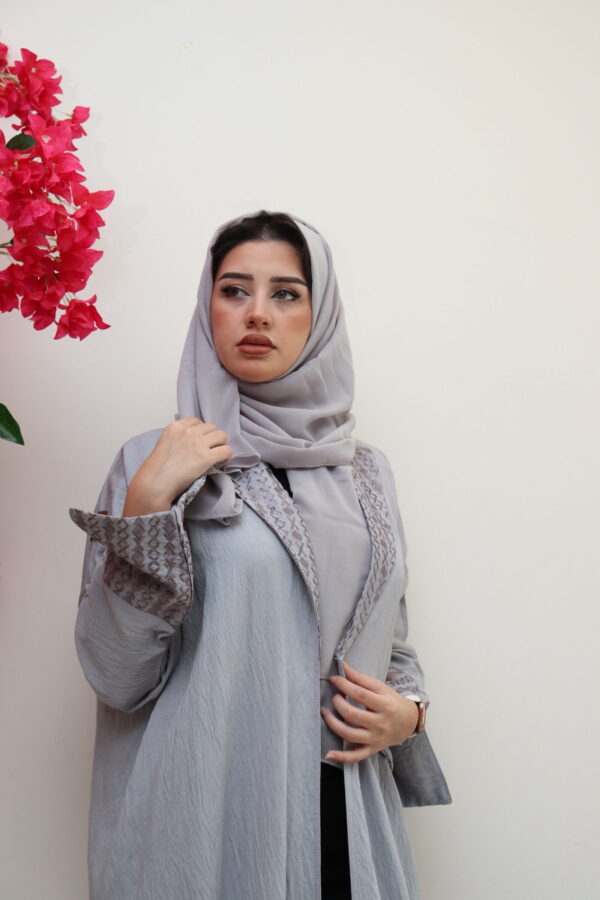 ⁦عبايه كريب رمادي لف⁩ - الصورة ⁦5⁩