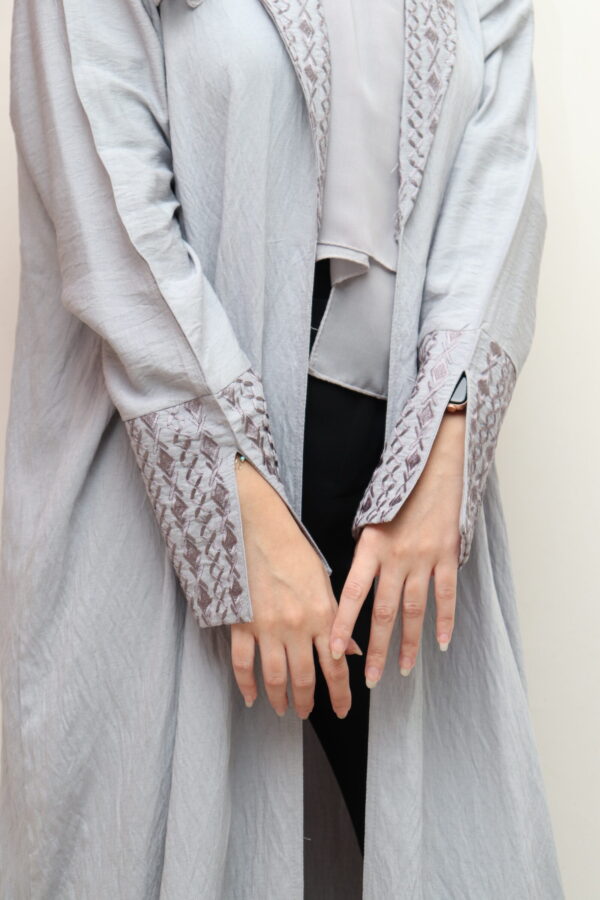 ⁦عبايه كريب رمادي لف⁩ - الصورة ⁦7⁩