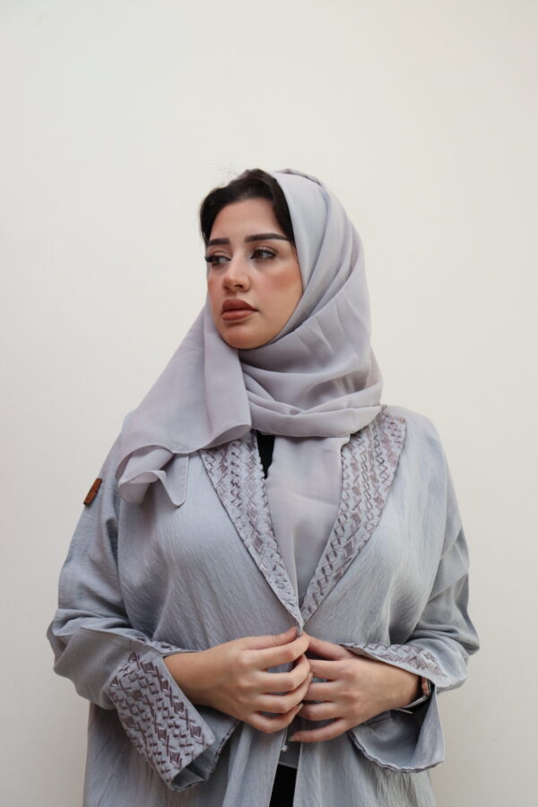 ⁦عبايه كريب رمادي لف⁩ - الصورة ⁦2⁩