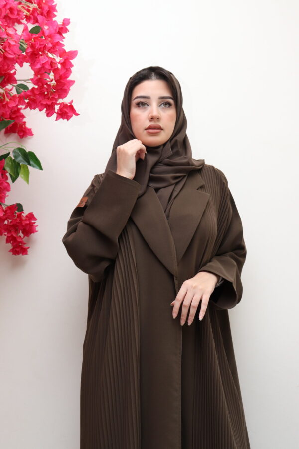 ⁦عبايه لياقه زيتي بكسر من اجناب⁩ - الصورة ⁦4⁩