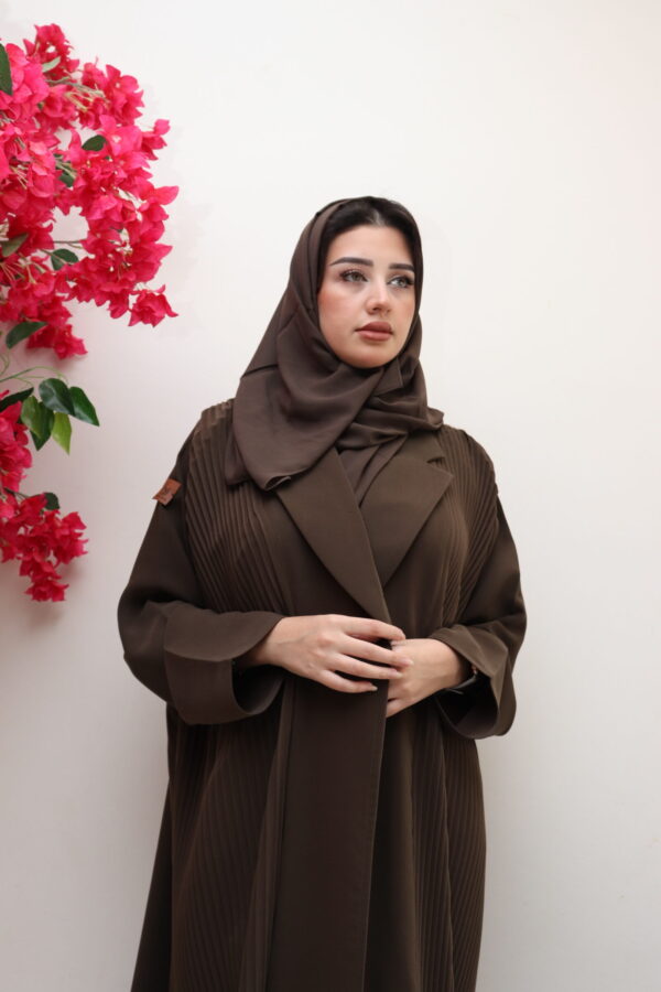 ⁦عبايه لياقه زيتي بكسر من اجناب⁩ - الصورة ⁦2⁩