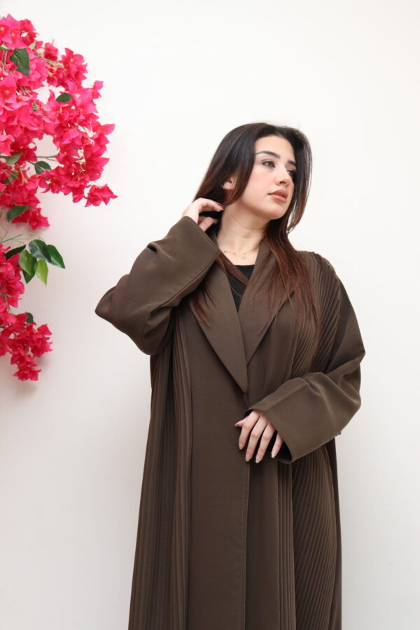 ⁦عبايه لياقه زيتي بكسر من اجناب⁩ - الصورة ⁦9⁩