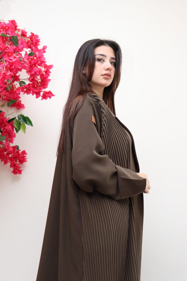 ⁦عبايه لياقه زيتي بكسر من اجناب⁩ - الصورة ⁦10⁩