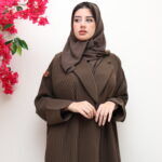عبايه لياقه زيتي بكسر من اجناب