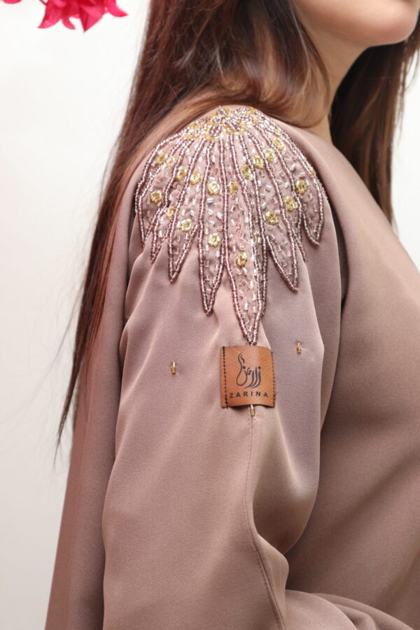 ⁦عبايه بيج بشك من اكتاف⁩ - الصورة ⁦3⁩