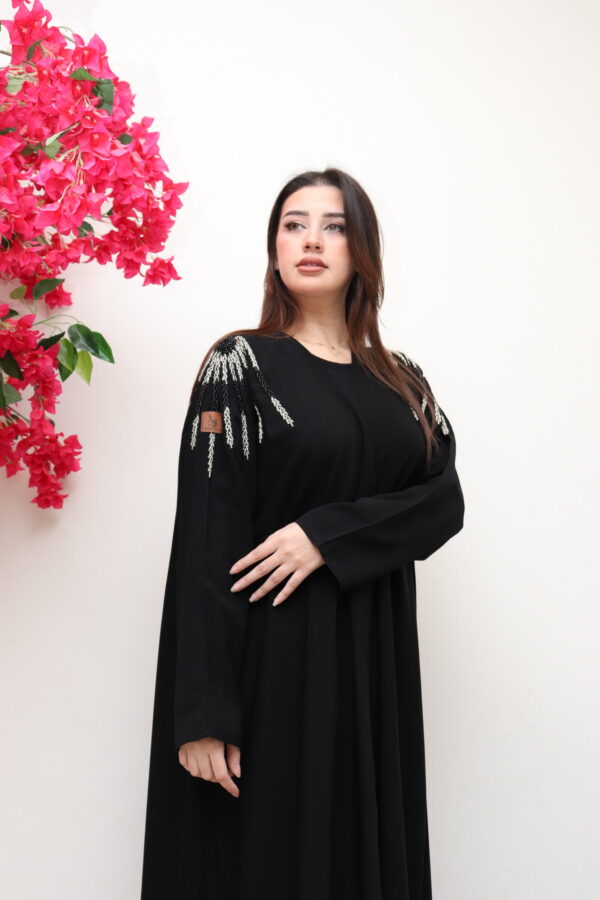 ⁦عبايه اسود بشك اسود وابيض من اكتاف⁩ - الصورة ⁦12⁩