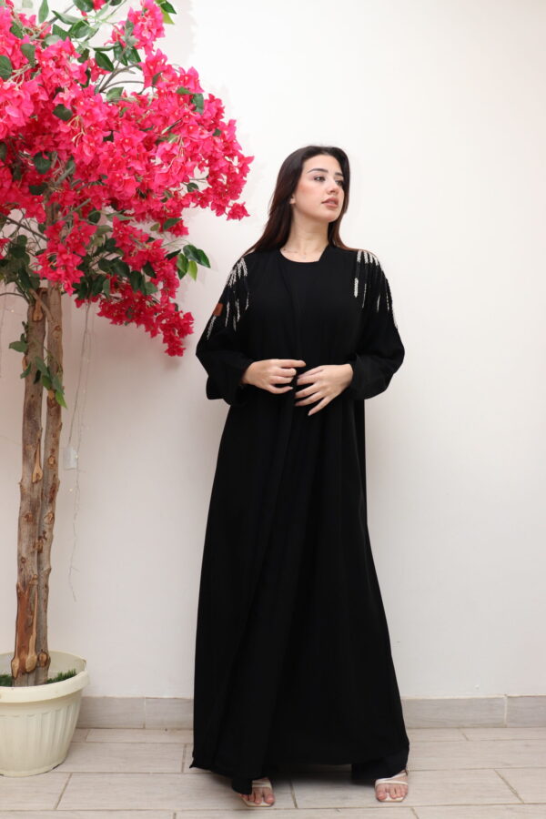 ⁦عبايه اسود بشك اسود وابيض من اكتاف⁩ - الصورة ⁦7⁩