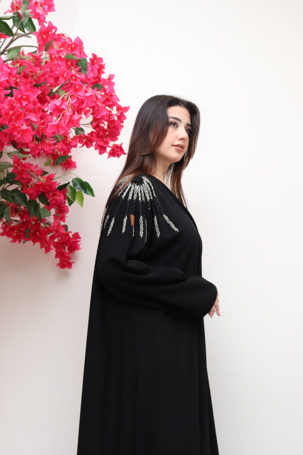 ⁦عبايه اسود بشك اسود وابيض من اكتاف⁩ - الصورة ⁦10⁩