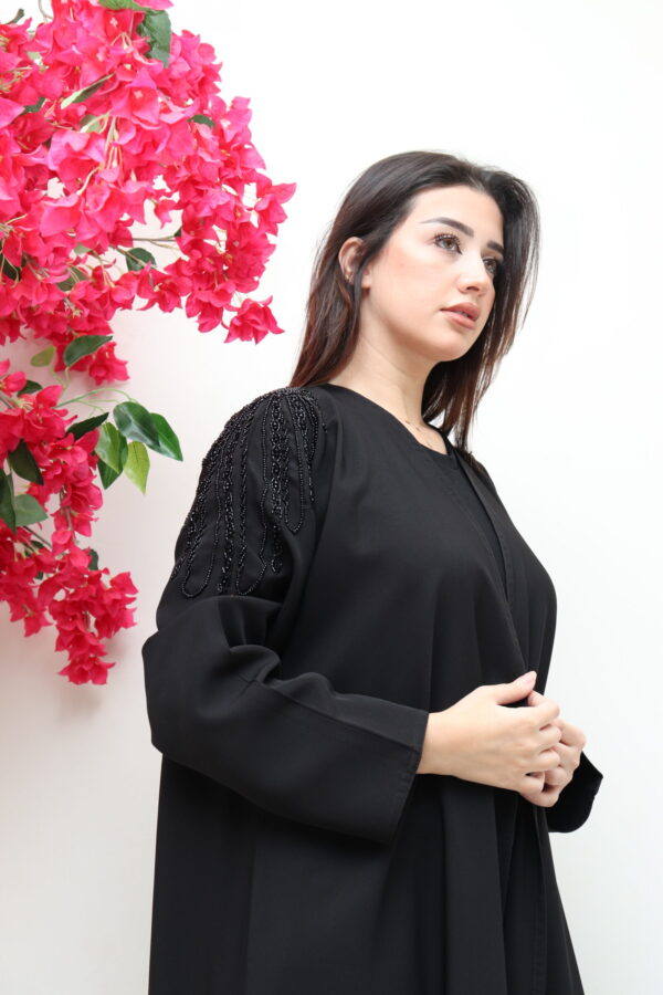 ⁦عبايه اسود بشك اسود من اكتاف⁩ - الصورة ⁦2⁩