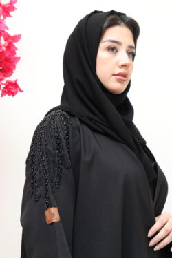 عبايه اسود بشك اسود من اكتاف