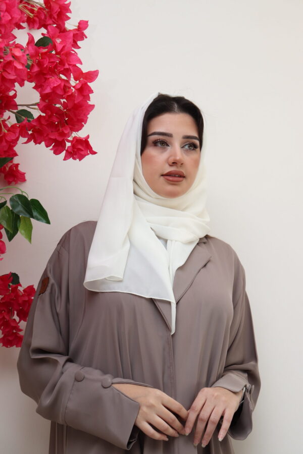 ⁦عباية بيج لياقه كسرات من الخلف⁩ - الصورة ⁦3⁩