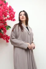 ⁦عباية بيج لياقه كسرات من الخلف⁩ - الصورة ⁦2⁩